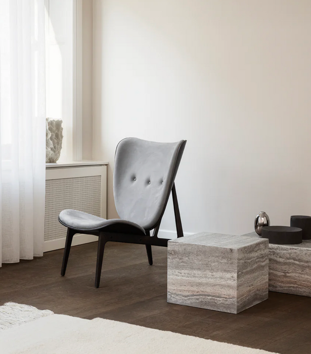 NOR11 Elephant Lounge Chair neues Ausstellungsstück Eiche Stoff