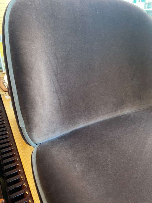 Gubi Beetle Lounge Chair Ausstellungsmodell