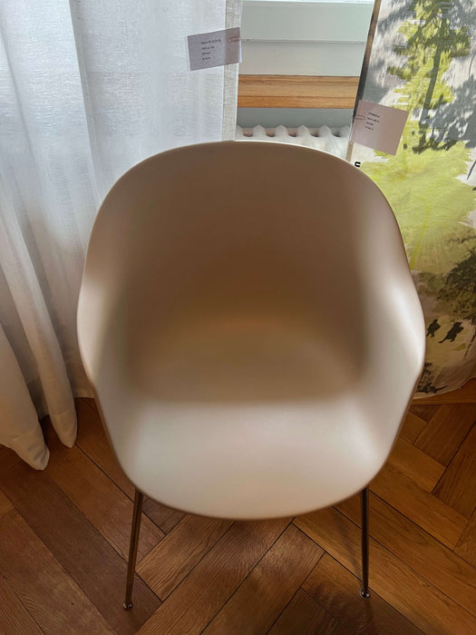 Gubi Bat Dining Chair Ausstellungsmodell