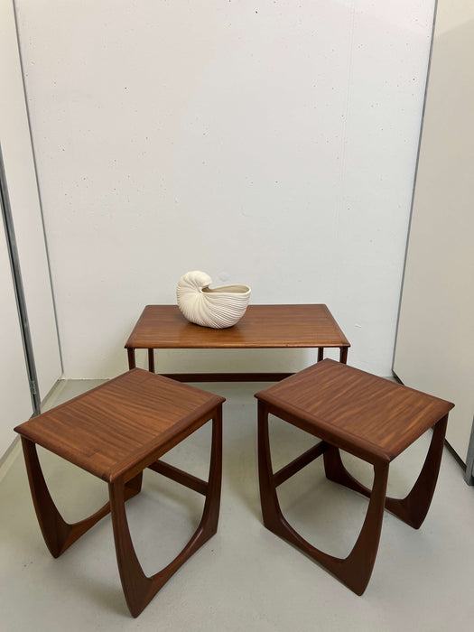 Vintage 3-er Set Beistelltische Nesting tables G-Plan England, Teakholz 60er