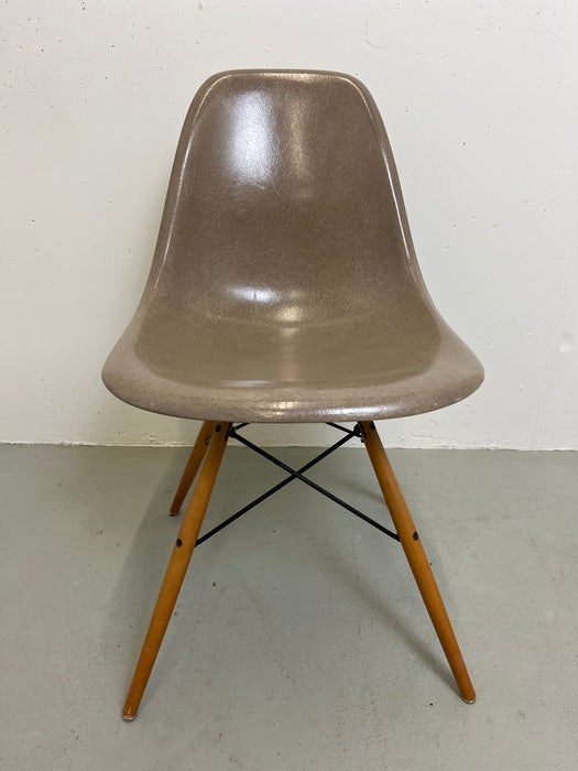 Vintage Eames Sidechair Fiberglas greige Untergestell Buche