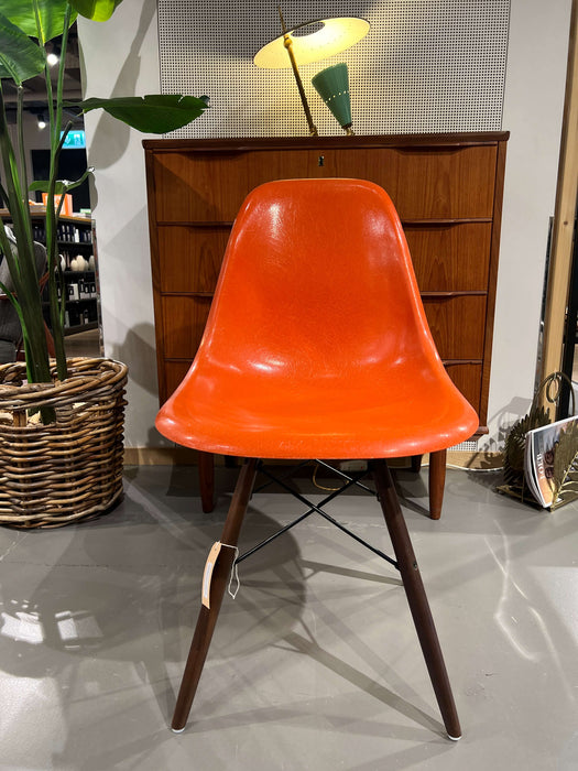 Vintage Eames Sidechair Fiberglas orange