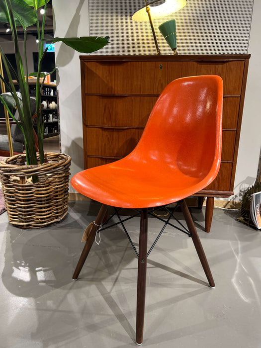 Vintage Eames Sidechair Fiberglas orange