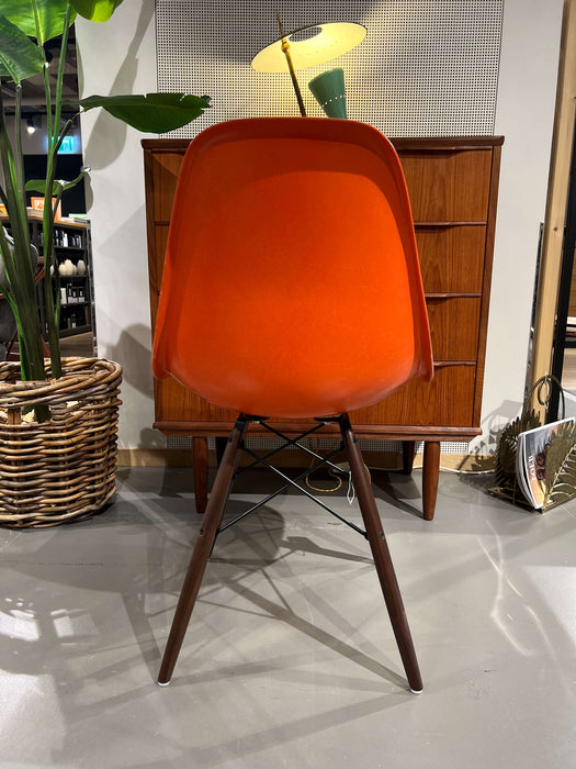 Vintage Eames Sidechair Fiberglas orange