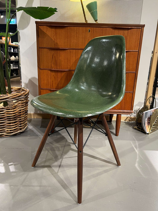 Vintage Eames Sidechair Fiberglas dunkelgrün