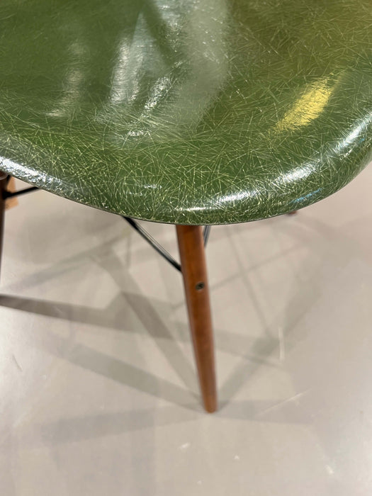 Vintage Eames Sidechair Fiberglas dunkelgrün