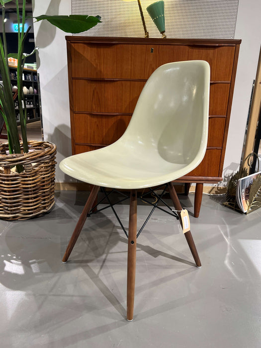 Vintage Eames Sidechair Fiberglas crème