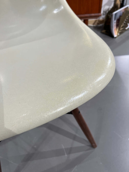 Vintage Eames Sidechair Fiberglas crème