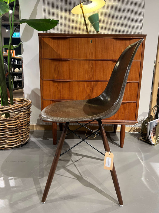 Vintage Eames Sidechair Fiberglas braun
