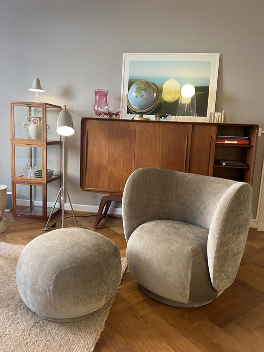 Ferm Living Lounge Chair Rico mit Ottoman Ausstellungsmodell