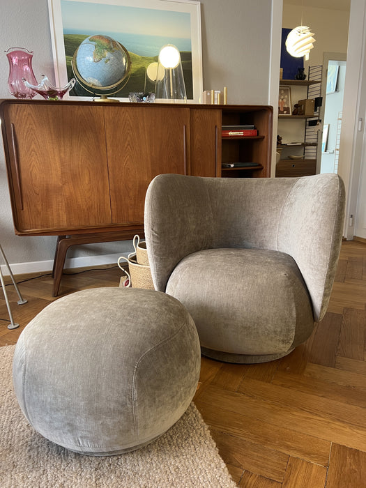 Ferm Living Lounge Chair Rico mit Ottoman Ausstellungsmodell