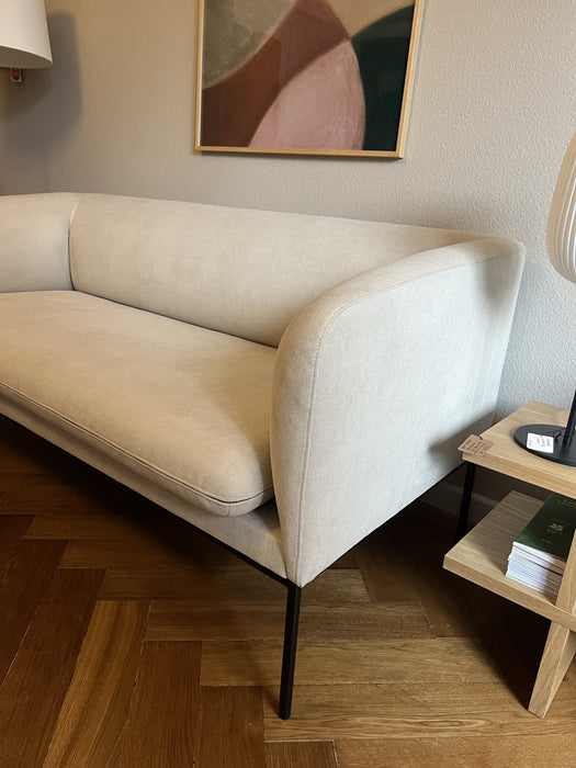 Ferm Living Turn Sofa 2er Ausstellungsmodell Stoff brushed off-white