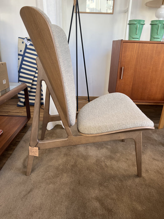NOR11 Elephant Lounge Chair neues Ausstellungsstück Eiche Stoff