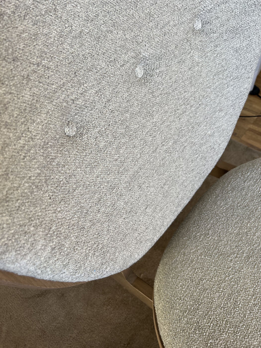NOR11 Elephant Lounge Chair neues Ausstellungsstück Eiche Stoff