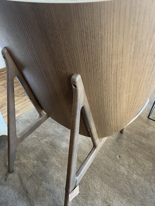 NOR11 Elephant Lounge Chair neues Ausstellungsstück Eiche Stoff