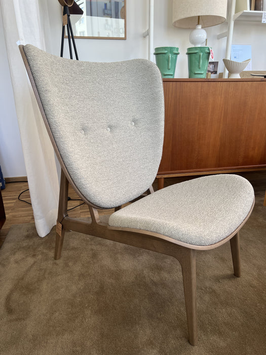 NOR11 Elephant Lounge Chair neues Ausstellungsstück Eiche Stoff