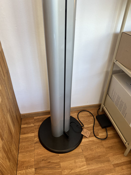 Vintage Stehleuchte Megaron von Artemide silbergrau