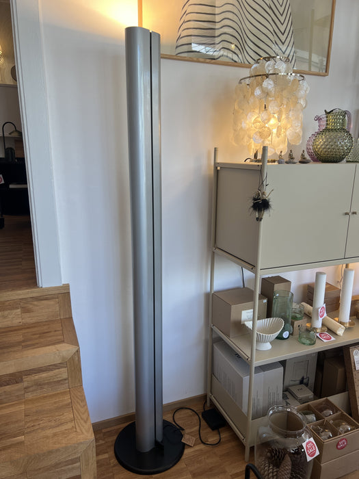 Vintage Stehleuchte Megaron von Artemide silbergrau