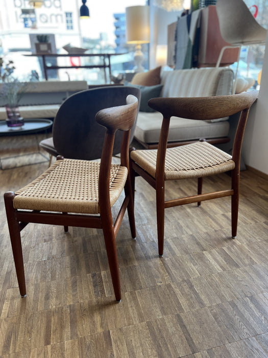 Set of 2 vintage chairs Hans J. Wegner model W2 papercord teak
