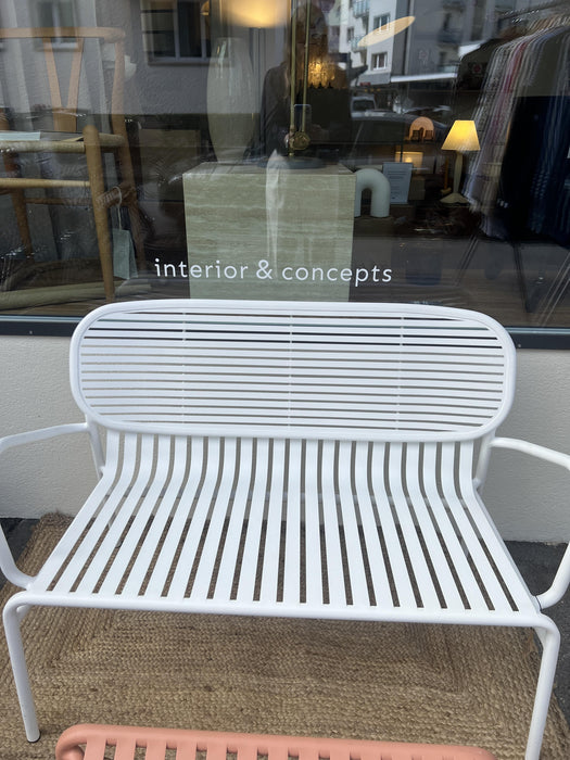 Gartenbank Weekend mit Armlehne von Petite Friture Ausstellungsmodell