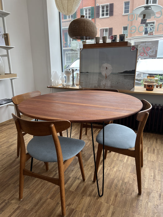 Vintage Dänischer Midcentury Teak Tisch rund mit Hairpin Beine Metall schwarz 60er