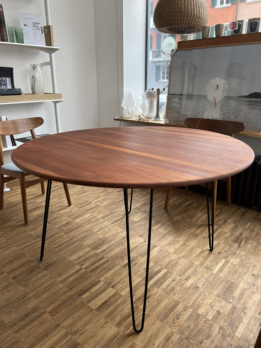 Vintage Dänischer Midcentury Teak Tisch rund mit Hairpin Beine Metall schwarz 60er