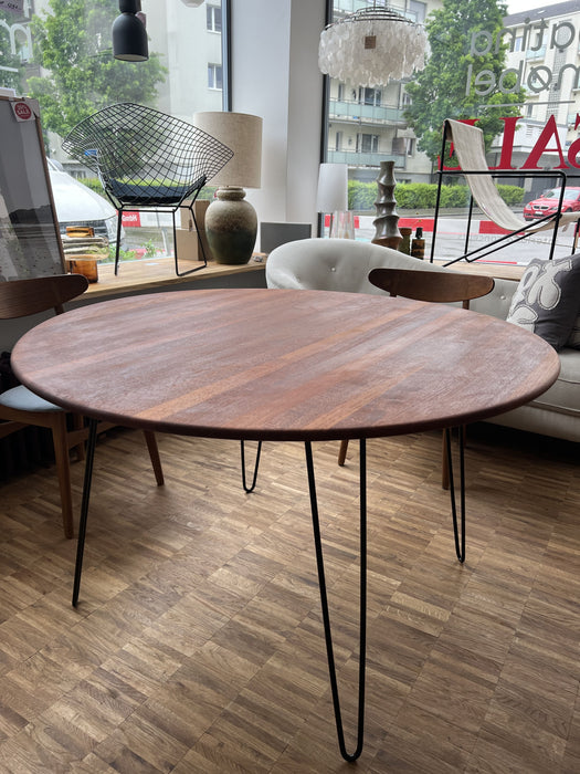 Vintage Dänischer Midcentury Teak Tisch rund mit Hairpin Beine Metall schwarz 60er