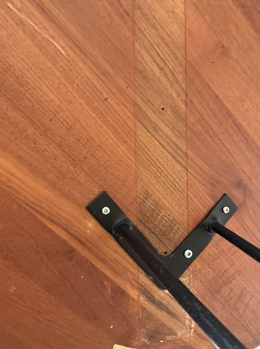Vintage Dänischer Midcentury Teak Tisch rund mit Hairpin Beine Metall schwarz 60er