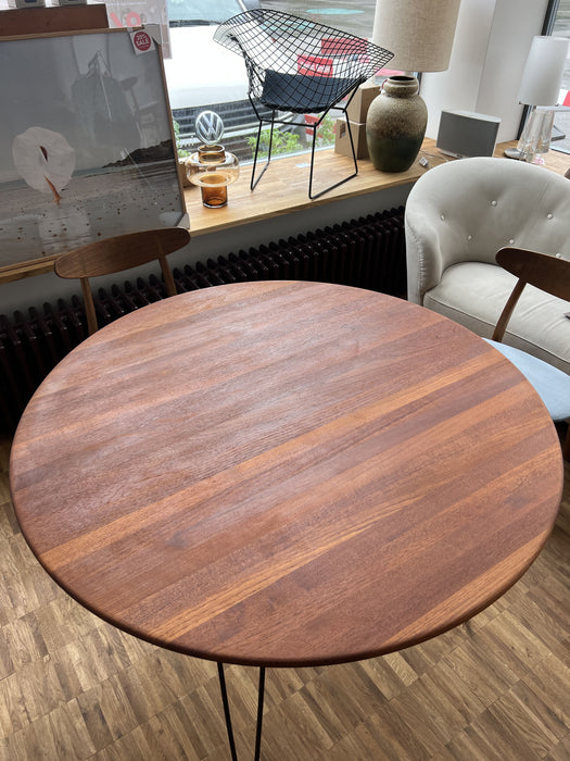 Vintage Dänischer Midcentury Teak Tisch rund mit Hairpin Beine Metall schwarz 60er