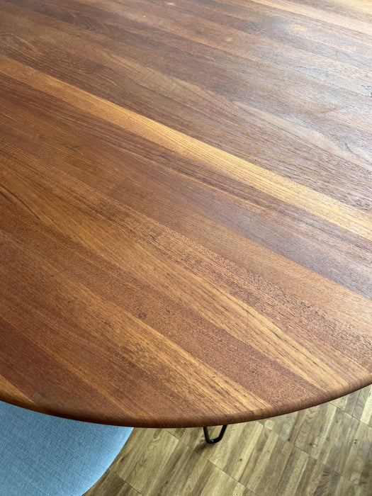 Vintage Dänischer Midcentury Teak Tisch rund mit Hairpin Beine Metall schwarz 60er