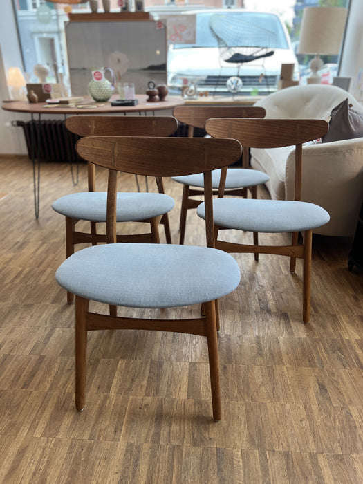 4-er Set Vintage Stühle CH30 Hans J. Wegner Carl Hansen & Søn Eiche neue Sitzpolster Stoff