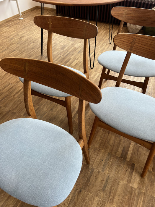 4-er Set Vintage Stühle CH30 Hans J. Wegner Carl Hansen & Søn Eiche neue Sitzpolster Stoff
