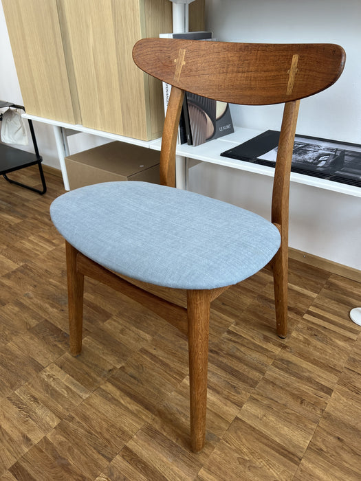 4-er Set Vintage Stühle CH30 Hans J. Wegner Carl Hansen & Søn Eiche neue Sitzpolster Stoff