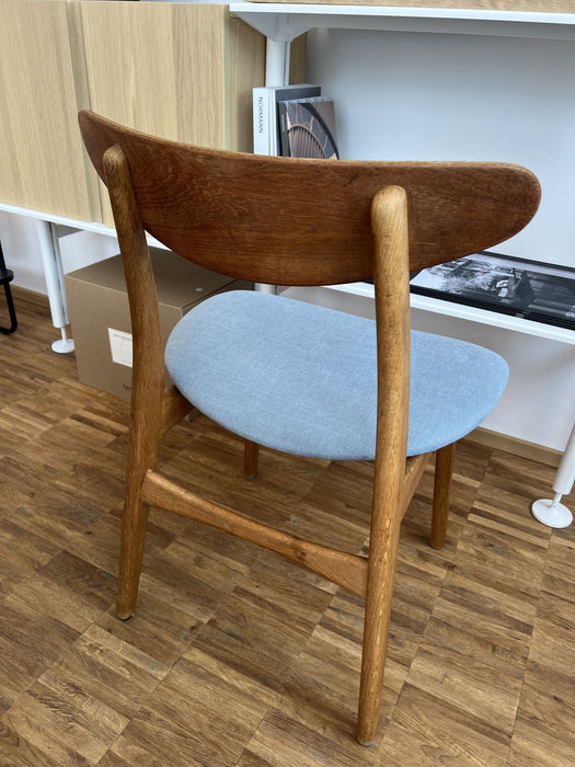 4-er Set Vintage Stühle CH30 Hans J. Wegner Carl Hansen & Søn Eiche neue Sitzpolster Stoff