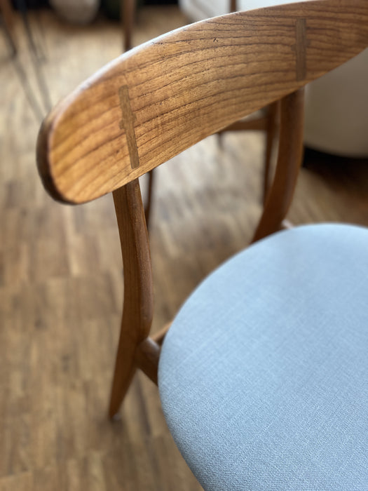 4-er Set Vintage Stühle CH30 Hans J. Wegner Carl Hansen & Søn Eiche neue Sitzpolster Stoff