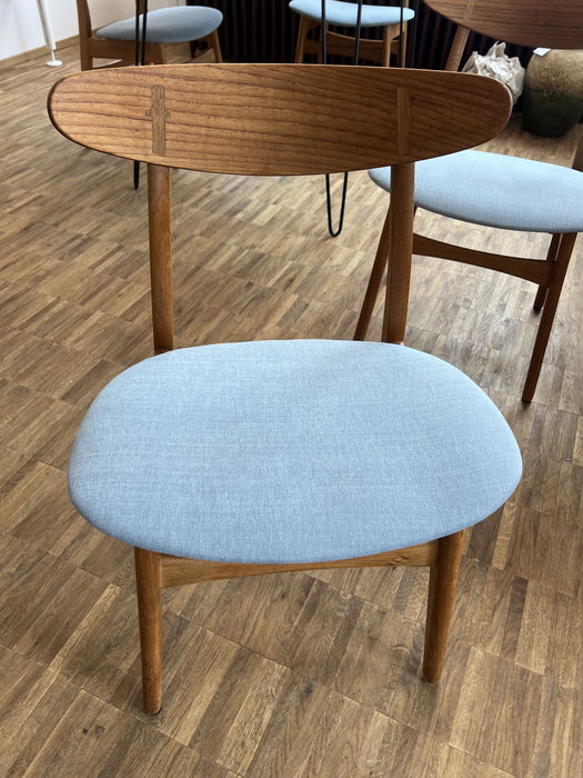 4-er Set Vintage Stühle CH30 Hans J. Wegner Carl Hansen & Søn Eiche neue Sitzpolster Stoff