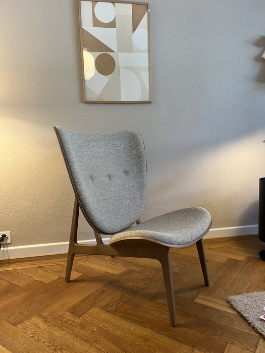 NOR11 Elephant Lounge Chair neues Ausstellungsstück Eiche Stoff