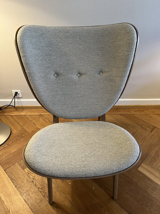 NOR11 Elephant Lounge Chair neues Ausstellungsstück Eiche Stoff