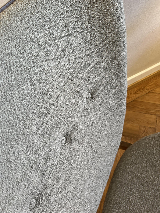 NOR11 Elephant Lounge Chair neues Ausstellungsstück Eiche Stoff