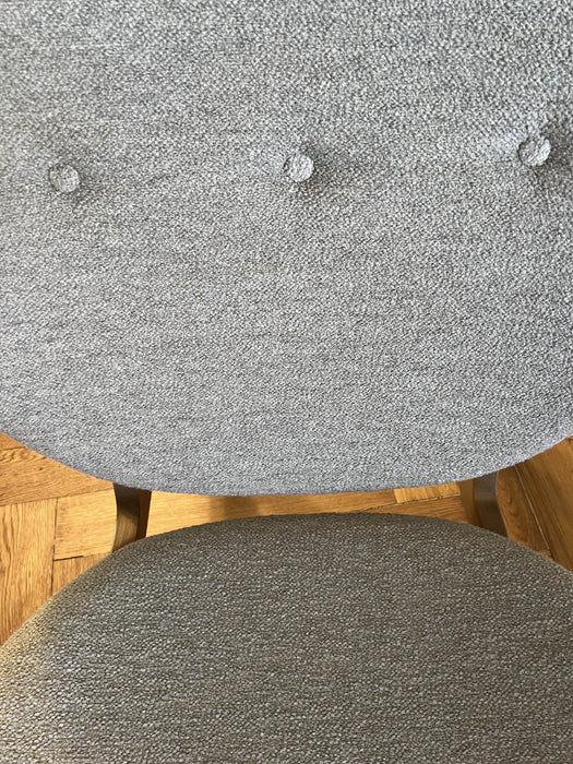 NOR11 Elephant Lounge Chair neues Ausstellungsstück Eiche Stoff