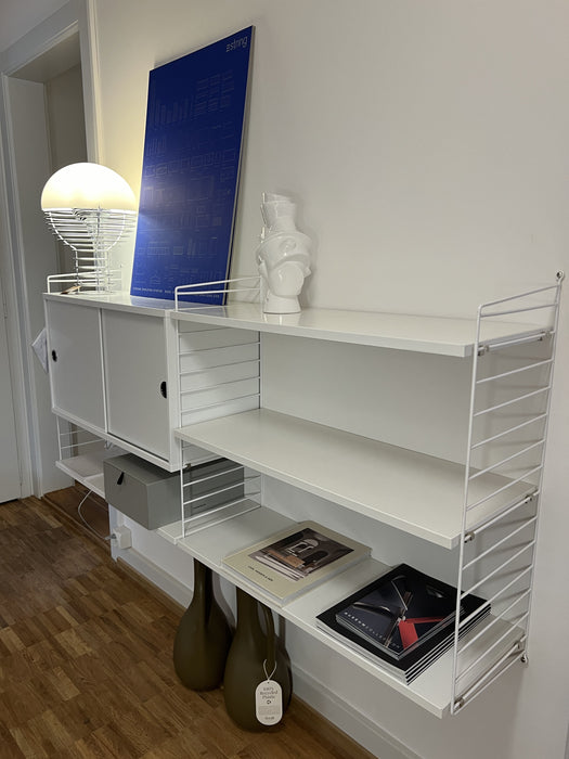 String Furniture Wandregal weiss Ausstellungsmodell