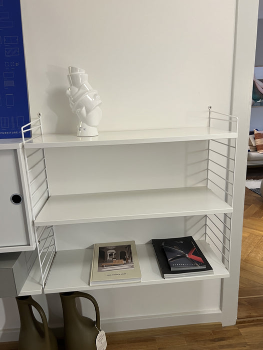 String Furniture Wandregal weiss Ausstellungsmodell