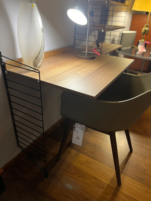String Furniture Regal Nussbaum schwarz Ausstellungsmodell