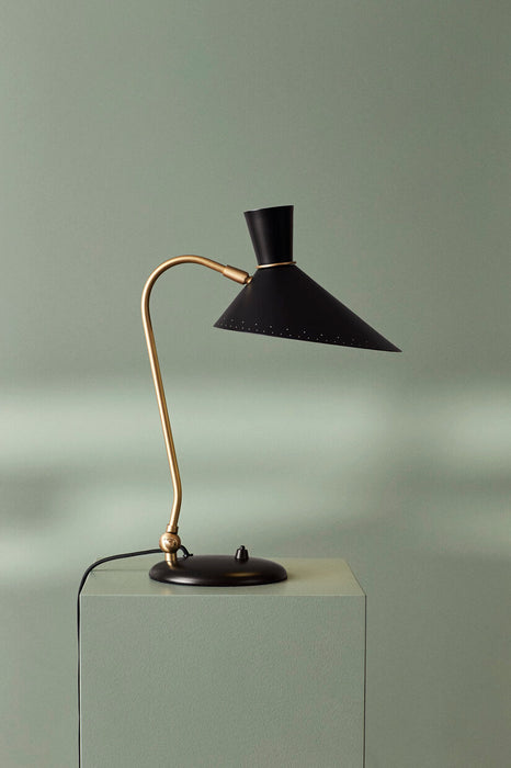 Warm Nordic table lamp Bloom