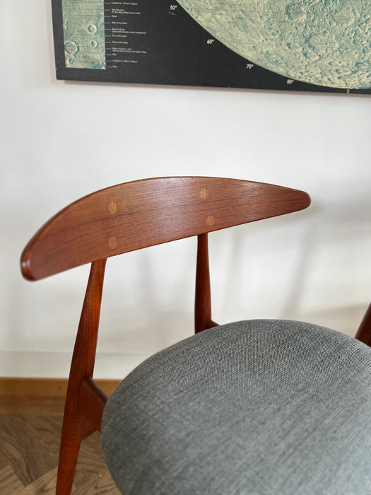 Set of 2 vintage chairs Hans J. Wegner model CH33 with seat cushion for Carl Hansen &amp; Son