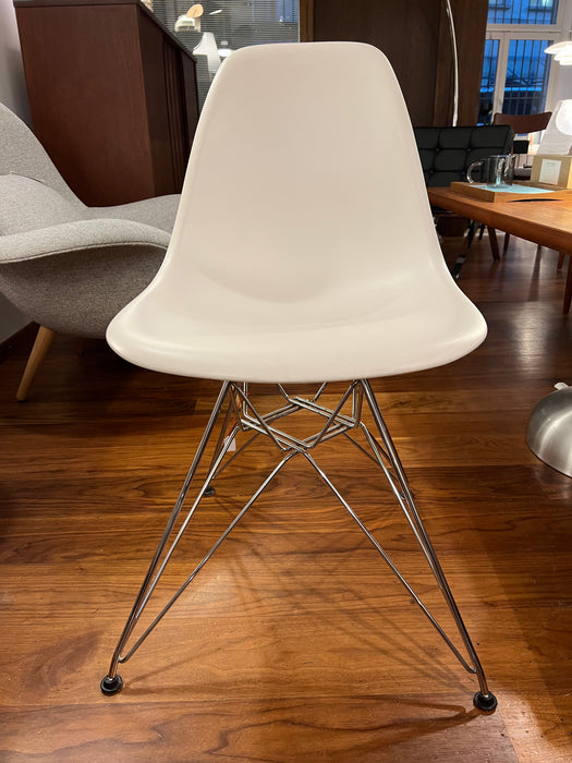 Vintage Eames Plastik Sidechair weiss Eifel Base DSR