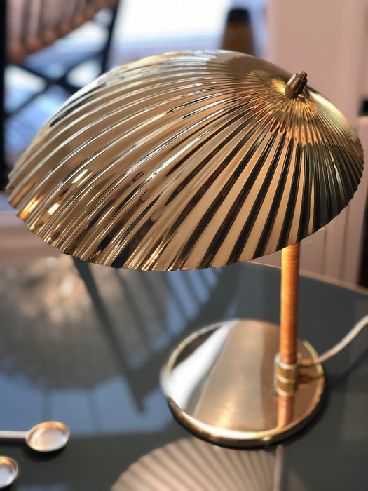 Gubi table lamp design Paavo Tynell 5321