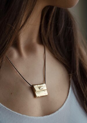 Silk necklace with pendant L'Elefantino