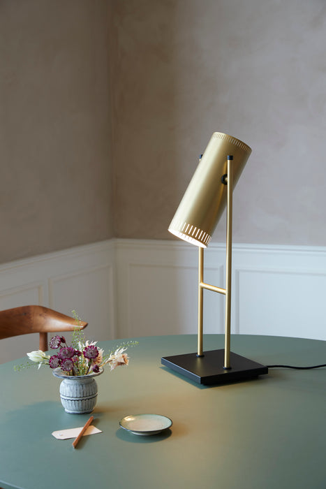 Warm Nordic table lamp Trombone