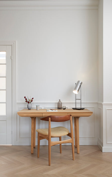 Warm Nordic table lamp Trombone